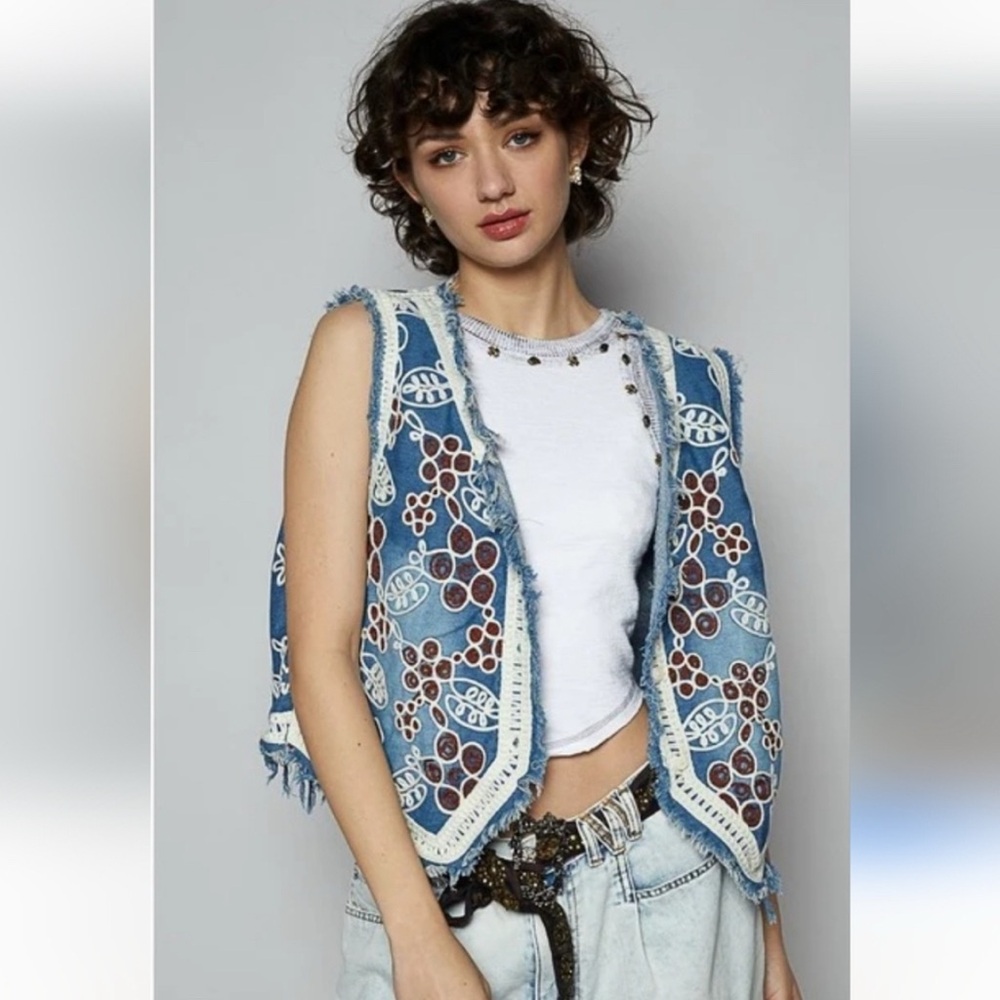 POL Blue and White Patterned Women's Cardigan Vest NWOT